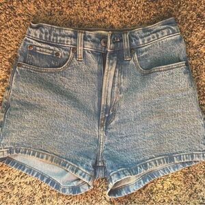 Abercrombie high rise mom shorts curve size 24/00